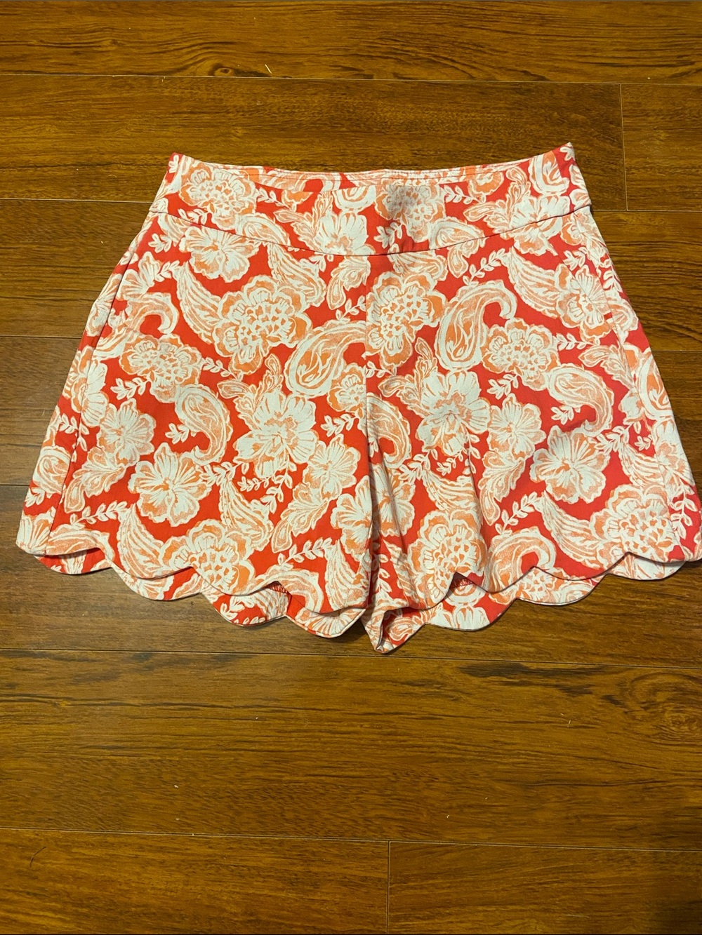 crown & ivy Coral and White Floral Scallop Hem Skort